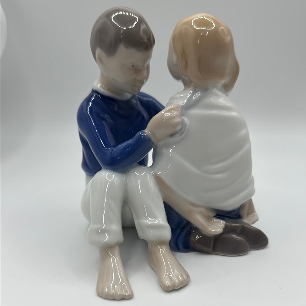 Bing & Grondahl B & G Copenhagen Porcelain Figurine "Hairdresser" Denmark 2367